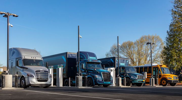Daimler, PGE Open ‘Electric Island’ Charging Site